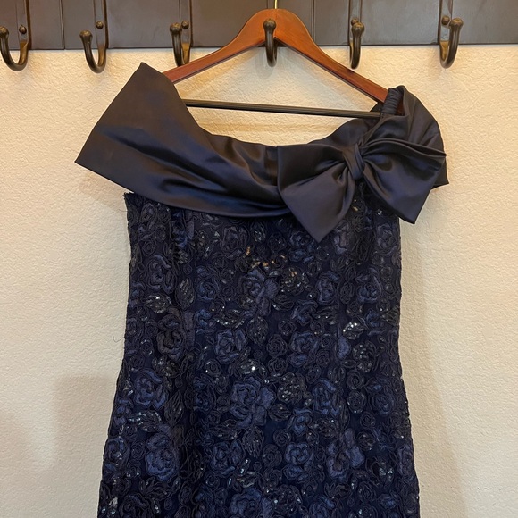Teri Jon Rickie freeman Beautiful dress navy with the bow and lace - Picture 4 of 10